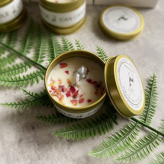 Ritualkerze mit Lazurit, Blüten & Jasminduft