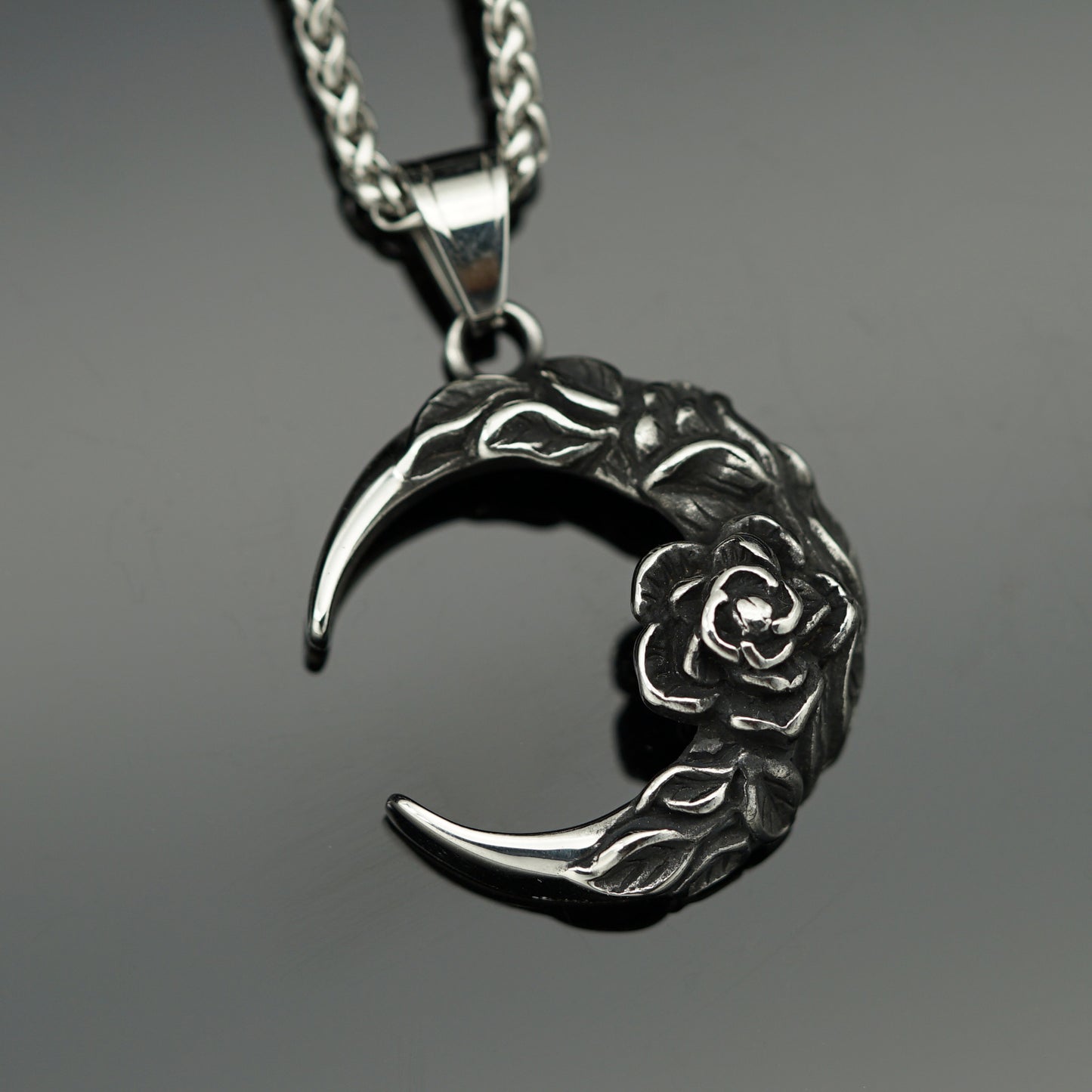Halbmond & Rosen Kette