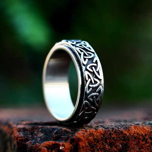 Titanstahl Ring mit keltischem Knoten