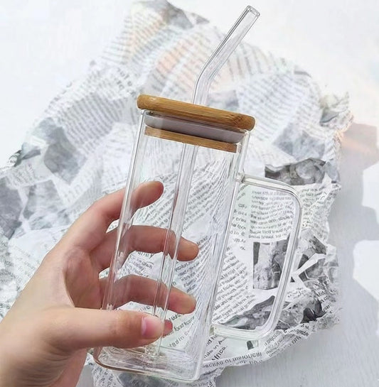 Viereckiges Trinkglas mit Holzdeckel & Glasstrohhalm